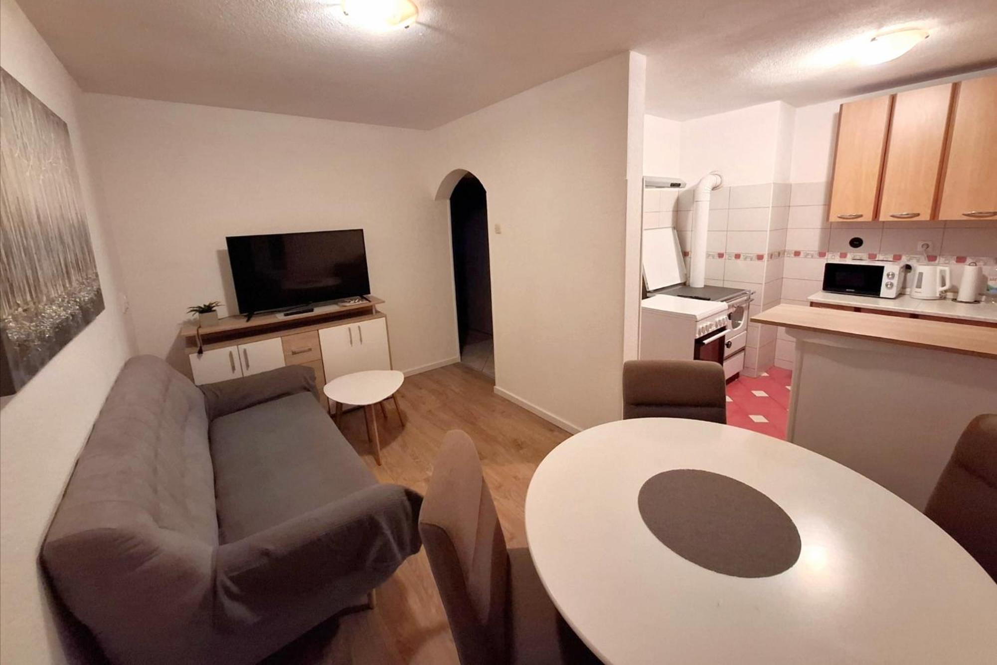 Apartment Tonio - Right On The Main Square Gospic Bagian luar foto